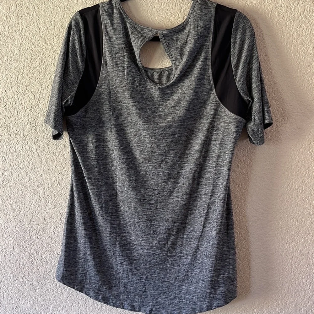 Workout tshirt - Picture 2 of 2